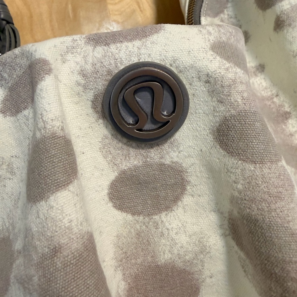Lululemon Tote / Gym Bag White & Gray Polka Dot Shoulder Bag - 🤩 Excellent cond! - Picture 3 of 14